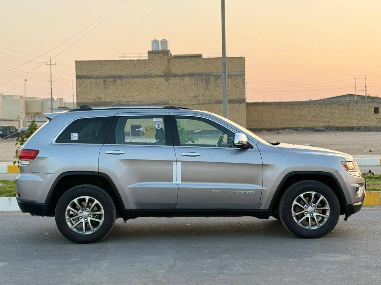 السلام عليكم
جيب لا ريدو 19مسجله 2022 رقم بغداد  دولي سنويه لغايه 2030
السياره وارد امريكي ضررها جاملق وبنيد بدون ضرر داخلي فقط والباقي كفاله
موصفات فول 1/1
فتحه
بصمه
6سلندر
ماشيه 66
بعد بيها هواي موصفات السياره جديده بمعنه الكلمه مكينه كير تبريد حداده على وضع الشريكه اي نقص مابيها وشرط احلا من صوره 
العنوان البصره
السعر170
رقم ***********
رقم*********** البصرة, العراق
