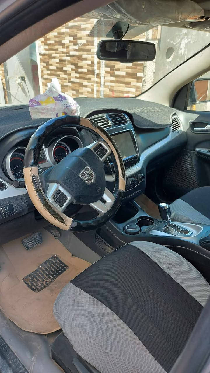 جورني ٢٠١٦ محرك ٢٤٠٠ تبريد ٣ قطع ٧ راكب 
السعر ١٠٠ 
موجودة بالديوانية
***********
