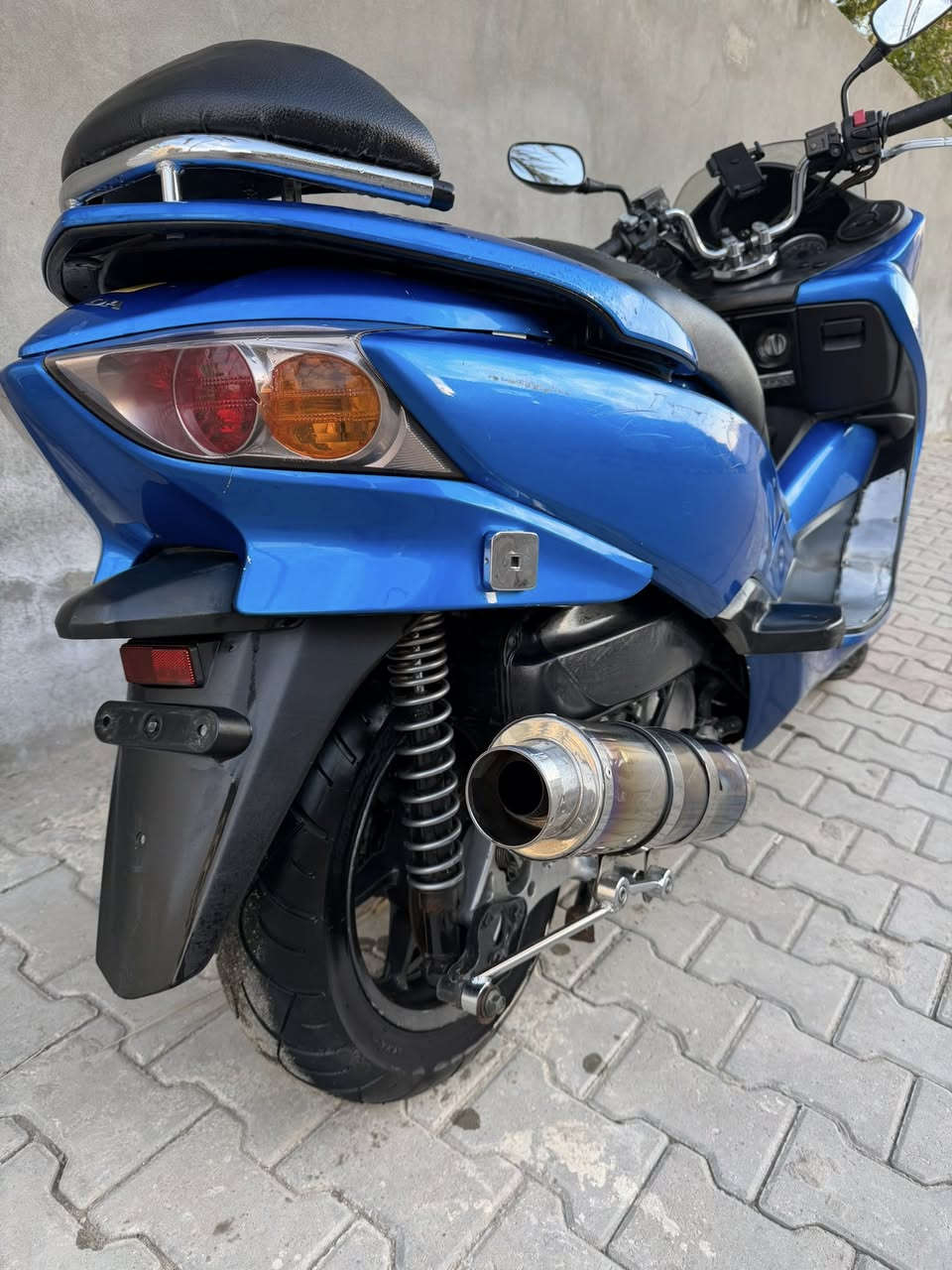 ⸻

السلام عليكم فورزة صفر s7 10 دراجة حلوة بيهة سستم سماعات بداخل الجكمجة بيهة منظومة زنون اصليات وصالنصة رياضي اصلي نظافتها كدامكم نقص بس التريشة اليسار وما بيهة نقص برغي كلشي شغال شلعة ومعدل تايرات شادهن جدد تدفئة يدات سعرهة مليون و200 وبيهة مجال للبيع ما متواجد خاص اتصال على الرقم او الواتساب *********** مكاني واسط قضاء الحي
