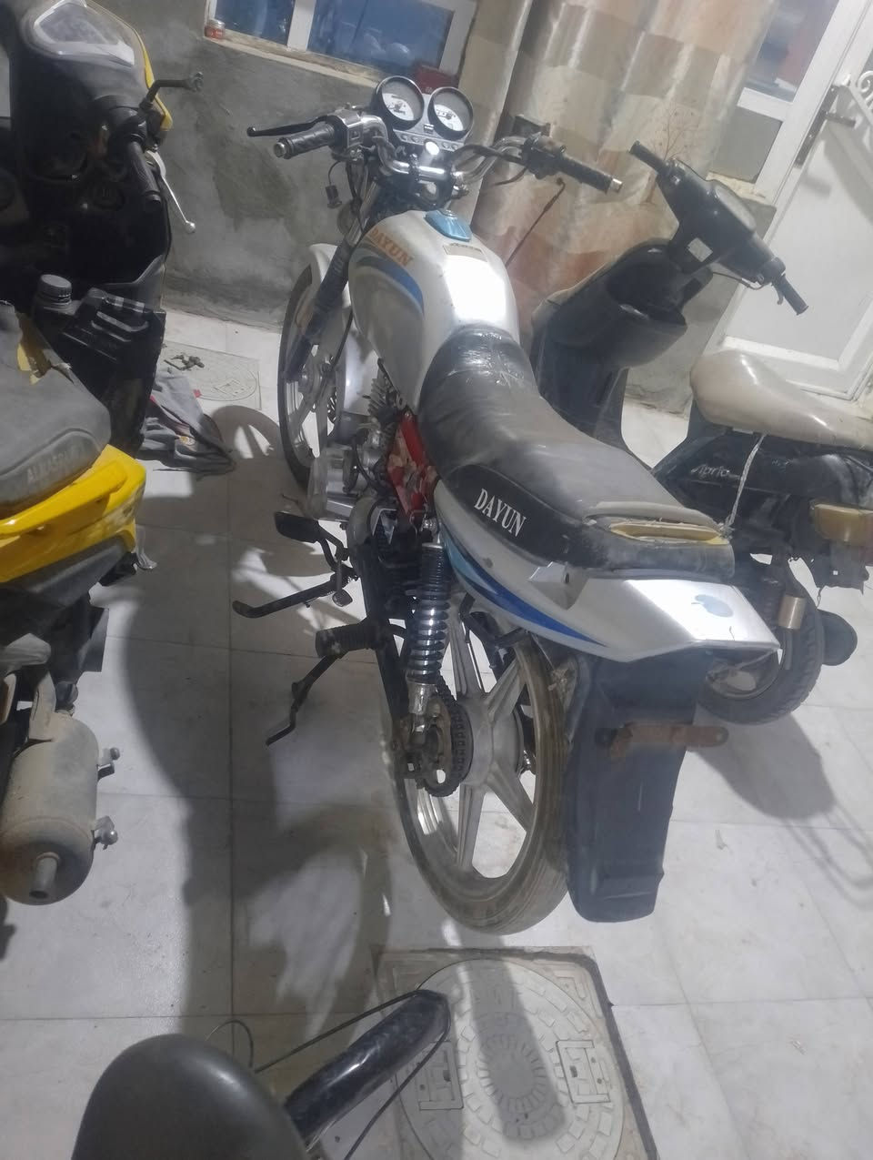 السلام عليكم
دراجه دايوان 2019 طالعه ب2021
محرك مامفتوح سلف . كيج لايت هورن شغالات.
نقصها بك لايت صفاحيات سوبايه ..
***********
