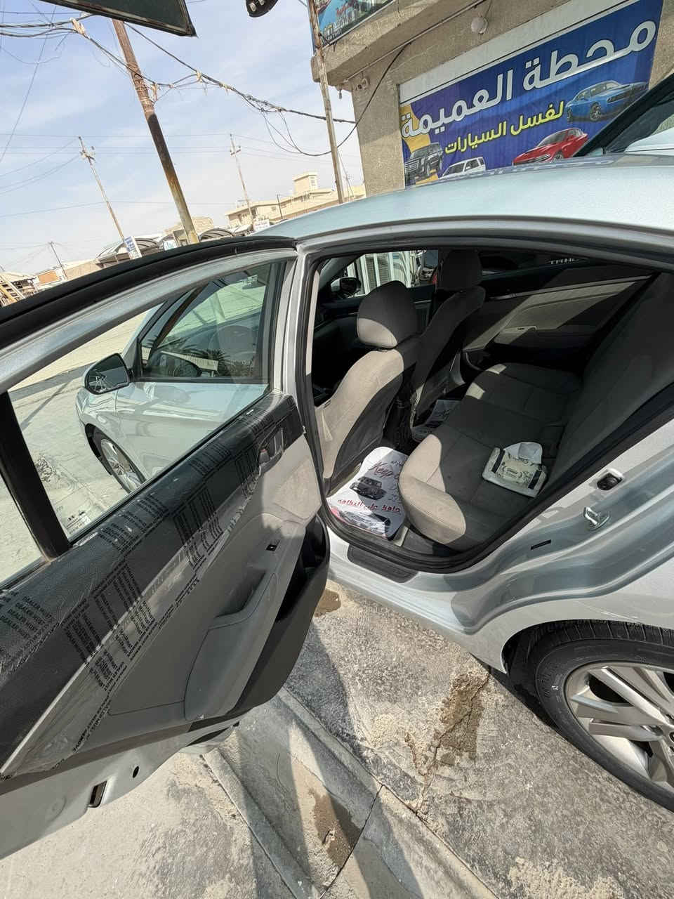 النترا للبيع موديل 19 سلفر وارد امريكي  الحادث حافة البنيد فقط مبين ع وضعة وبعد كلشي مكفول تفاصيل  محرك دوش مرغوب 
كير AT المرغوب مواصفات نص فول بدون فتحة وبدون بصمة شاشة جبيرة سيارة جاهزة تبريد ثلج جاهزة 
ماشية 65ميل 
مبدل بيها راجز مكينة بشرط المكينة جاهزة وكاملة ناعمة 
السيارة حلوة ونضيفة 
السيارة بيها ملاحضات شخوط ناعمة 
العنوان بغداد الدورة 
السيارة بسمي تحويل ثاني يوم 
السعر 135وبيها مجال 
***********
