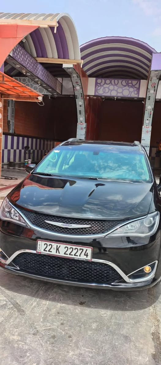 كرايسلر باسفيكا 2017 رقم اربيل بأسمي 
فول مواصفات ( مواصفاتها معروفة) والابواب الجانبية والجنطة كهربائية ، كشنات جلد مع فتحات للتدفئة  ، لايت زنون  ،  تشغيل عن بعد  ، فتح جمبع الابواب عن طريق البصمة عن بعد  . 
ظرر جاملغ خلفي تعديل ( قبل الدخول ) 
وهنا صار عندي صبغ بنيد وجاملغ امامي ( فقط صبغ ) 
السعر 185$ 
المكان / الديوانية 
***********
