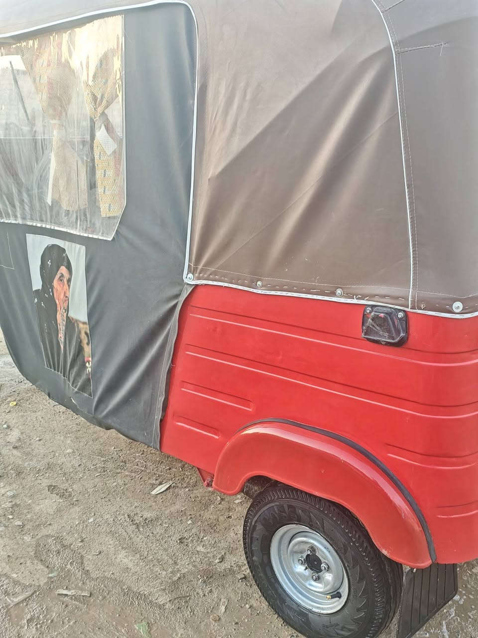 سلام عليكم تكتك موديل 18داخلة 19 مرقمة بسمي مصبوغة عام لجمالية تخم تاير تخم دبلات لوي جدد كهربائيات كلهة شغالة
دوشمة وكاعيات جدد تكتك كل نقص مابيهة السعر 4800 وبيه مجال قليل عنواني واسط العزيزية ما متواجد فيس رقم تليفون ***********
