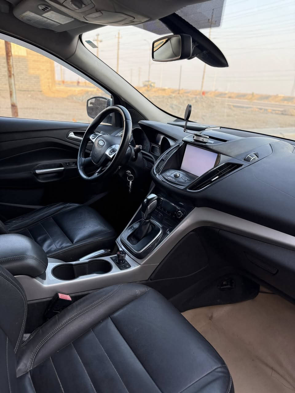 السلام عليكم فورد سكيب 2013 رقم بابل ماشيه 100 الف كيلو مو ميل اذا ميل 60 الف فقط السياره وضع شركه حتى حدادتها بعدها مال شركة تبديل باب الجنطة وتبديل بنيد وبيها بارد موضح بالصورالدواخل وضع شركة كير وميكنة كفاله دهن اخلي كله مال وكاله فورد الماي الاحمر السياره كلش معتني بيها مكان السياره البصره بني منصور السعر 95 وبيها مجال حك الجيه ترايك لاربيل 
السيارة بيها مواصفات خير من الله تبريد ثلج تدفئه نار كشنات جلد ***********
