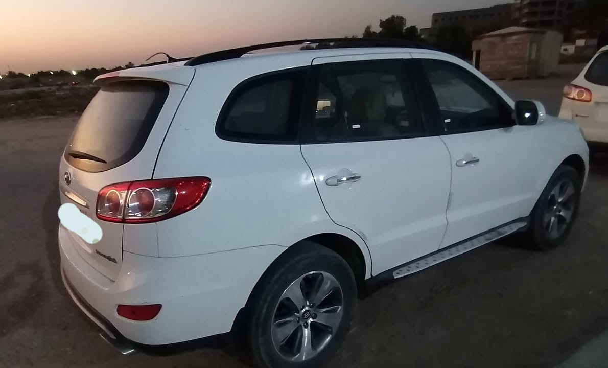 السلام عليكم ورحمة الله وبركاته
سنتافي ١٢ خليجي
٤ سلندر  ٢٤٠٠ 
٧ راكب
تبريد ٣ قطع
السيارة مكفولة عدا بارد مقدم الچاملغ الامامي الايمن بمقدار شبر
لون ابيض
رقم قادسية
بيهة حالوب بسيط تجي وتشوف بعينك
مري شفط
كرسي السائق كهربائي
سيارة جاهزة 
فتحة سقف
حساسات وكامرة خلفية بلادية
تحكم ستيرن جهتين
فول مواصفات
السعر ١٤٥ وبهة مجال
سونار موجود
***********

