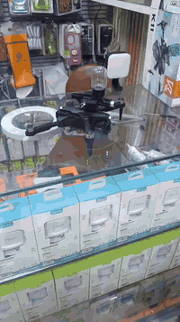 درون ار ١١ أمازون  السعر ٥٠ وبيه مجال للتواصل *********** بغداد الدوره
