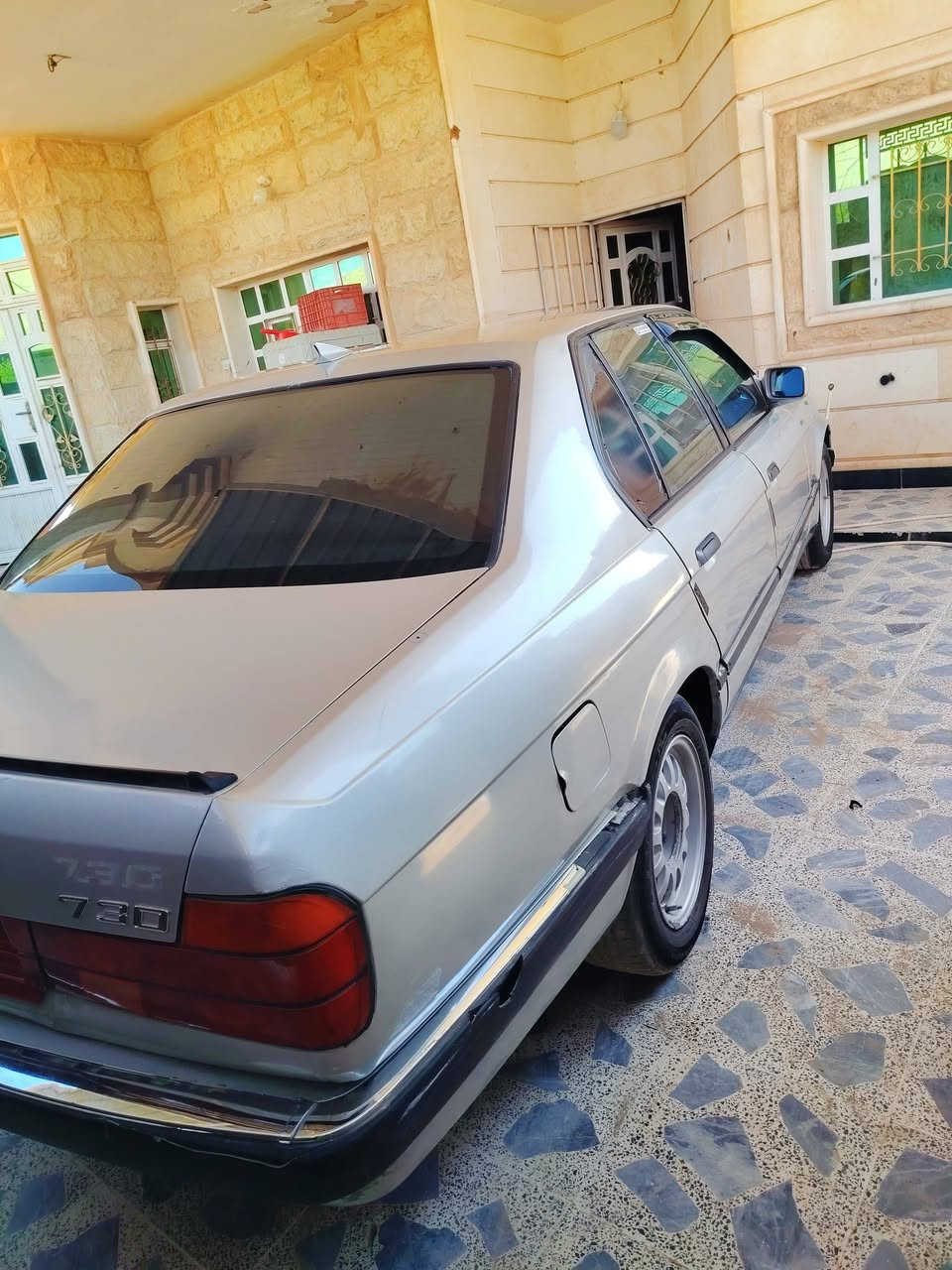السلام عليكم بي ام735 موديل1990 كير محرك شرط صدر جديد تخم تاير جديد كشره يخبل داخل بجيس جوم كهربائية سلايت 3 طكات لايتات زنون رقم نينوى اخضر سنوية بيضة شرط تحويل وصاحبة جيراني ويل حاوية جديد كيجات شغالة تبريد شغال بس منقص غاز شاشة ايباد سستم صوت دوشمه جديدة جام امامي جديد سيارة مابيه نقص برغي مراوس ب525 اوتوماتيك مكان بيجي *********** ولحد يجيني يكلي دزلي صوره وشبيه مابيه الي يكلي هيج احضرة كبل جماعه الاوبل لحد يراسل خلاص
