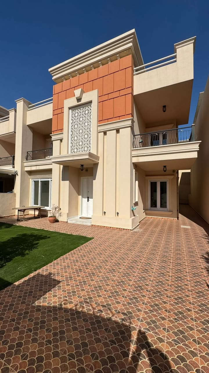 اتكونز - ازادي نوى
1300$ 
300م
طابقين
اربع غرف نوم

***********
