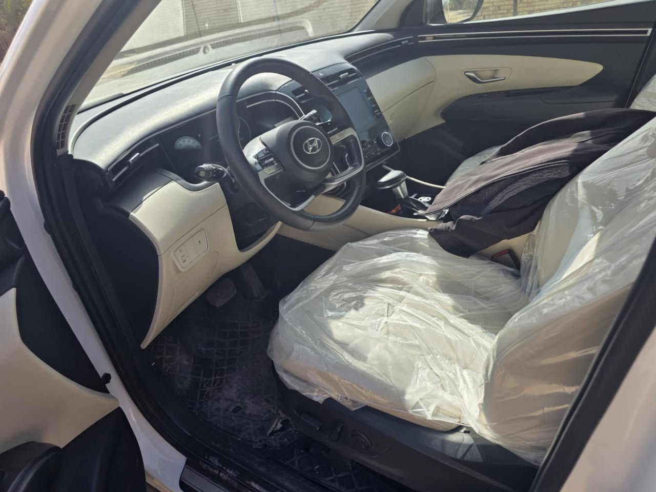 سلام عليكم توسان للبيع 2024 ماشيه 30 كفاله عامه سياره فول عده الفتحه تشغيل عن بعد داخل ابيض شاشه دجتل 
السعر 212 للاستفسار *********** مامتواجد خاص
