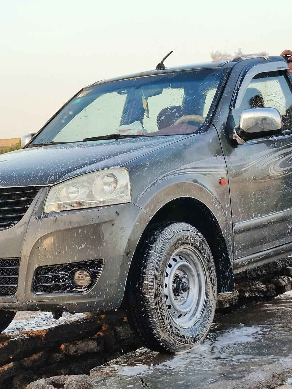 كريت ويل 2013
محرك كير حداديه شاصي كفاله 
مكفوله كفاله من الضربه 
بيه صبغ جوه البيبان فقط والباقي كفاله 
رقم ذي قار انكليزي رسمي مداور ثاني يوم 
سنويه 2030 #السعر_65_بيها_مجال 
*********** مكان الرميثه الهلال
