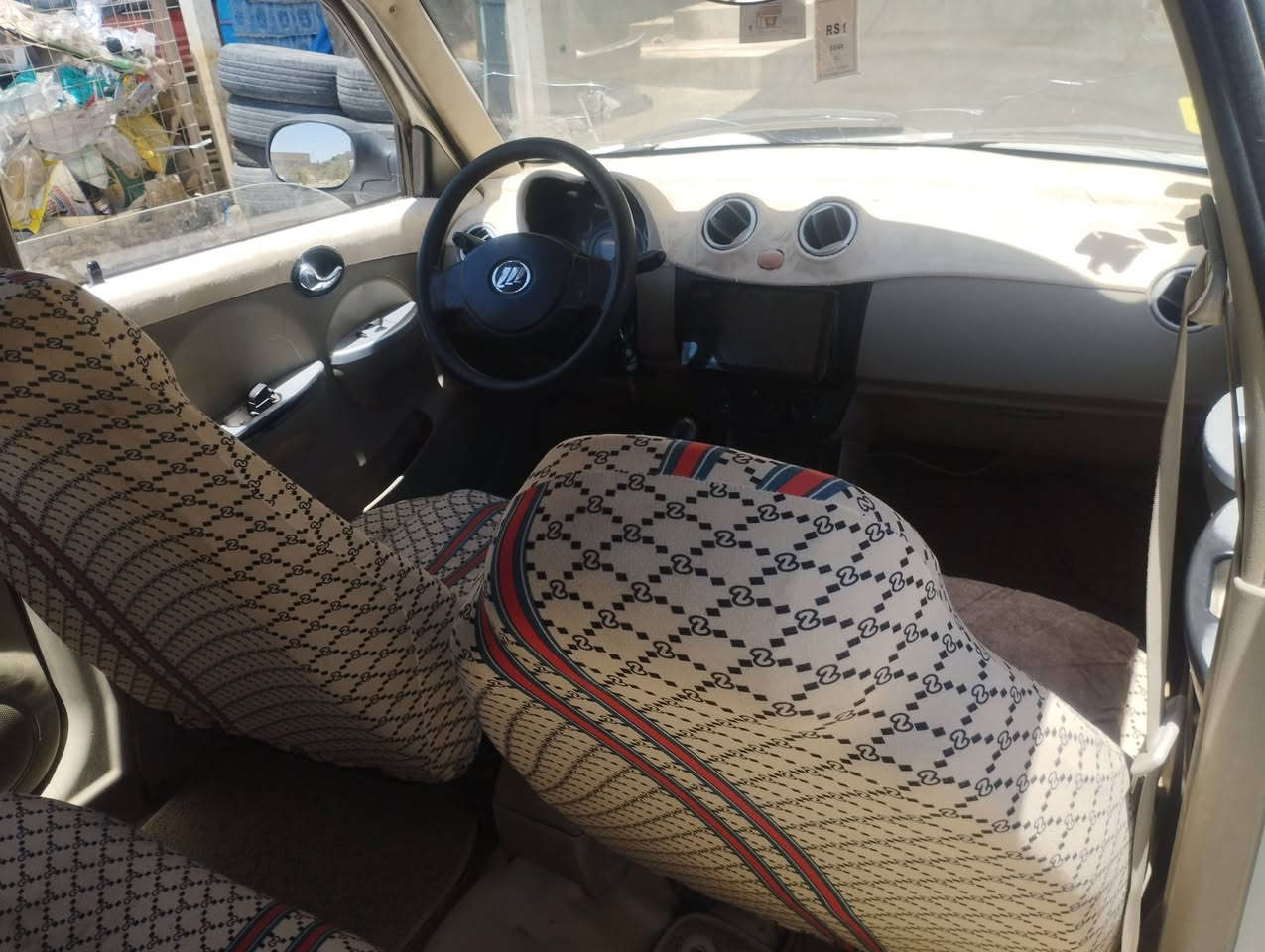 السلام عليكم ليفان للبيع والامراوس جاهز مكينه وكير وحداديه وتبريد ومروس ***********
