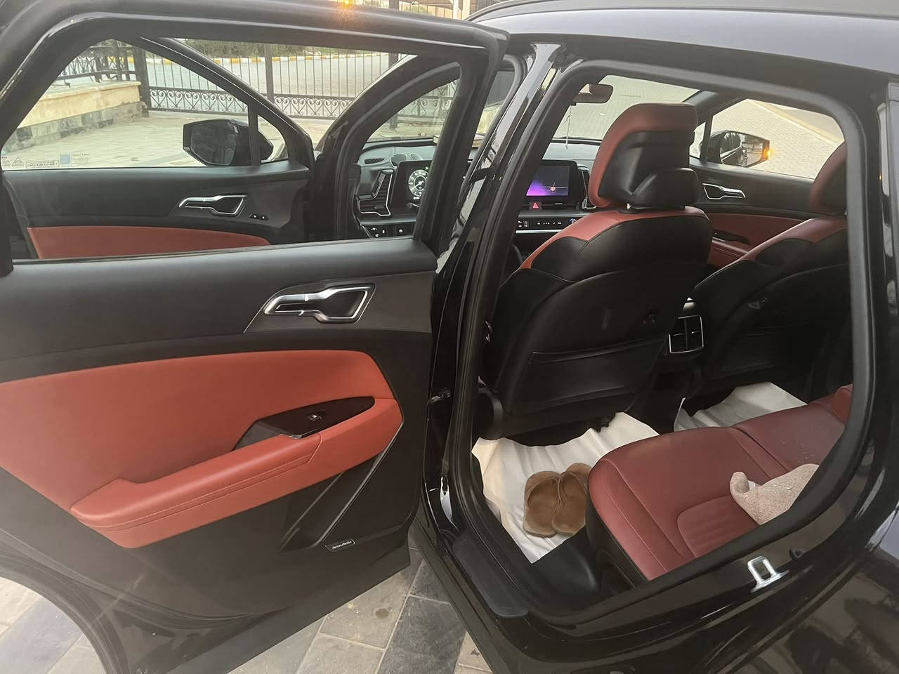 السلام عليكم
سبورتج موديل 23 بغداد 

مكينه 2500 

وارد أمريكي حادثها واضح بلصور سونار مرفق 

بدون تبديل بدون صبغ بارد فقط 

فووول مواصفات 

السياره بلاديه من كل شي 

رقم بغداد بسمي 

مكاني الكرخ 

ماشيه 32 

*********** 

السعر 209
