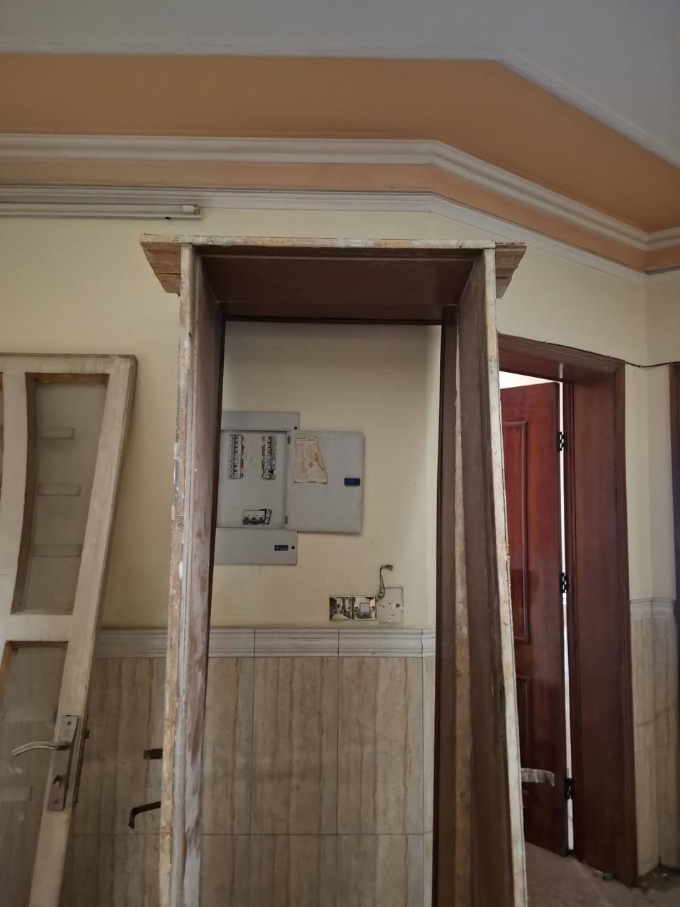 السلام عليكم
أبواب ٣ مع جرجوبه ٣ لبيع 
مكاني بغداد السيديه 
***********
