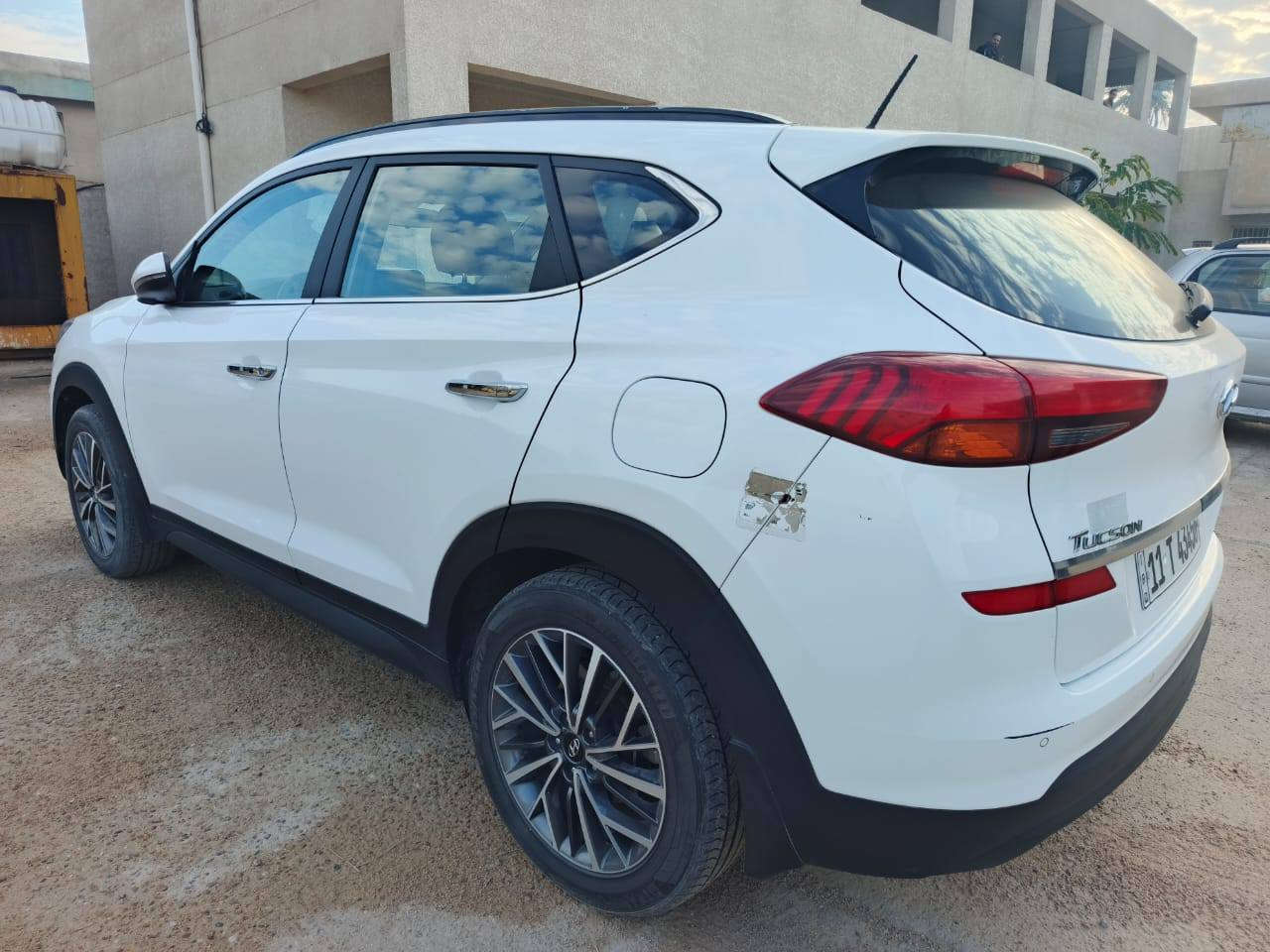 سلام عليكم ورحمة الله وبركاته 
توكسان موديل ٢٠٢٠ رقم بغداد انكليزي  مكفولة فول مواصفات الكاصد ١ على ١ السعر ٢١٠ وبيها مجال حك الجيه مكانها بغداد استفسار على رقم ***********
