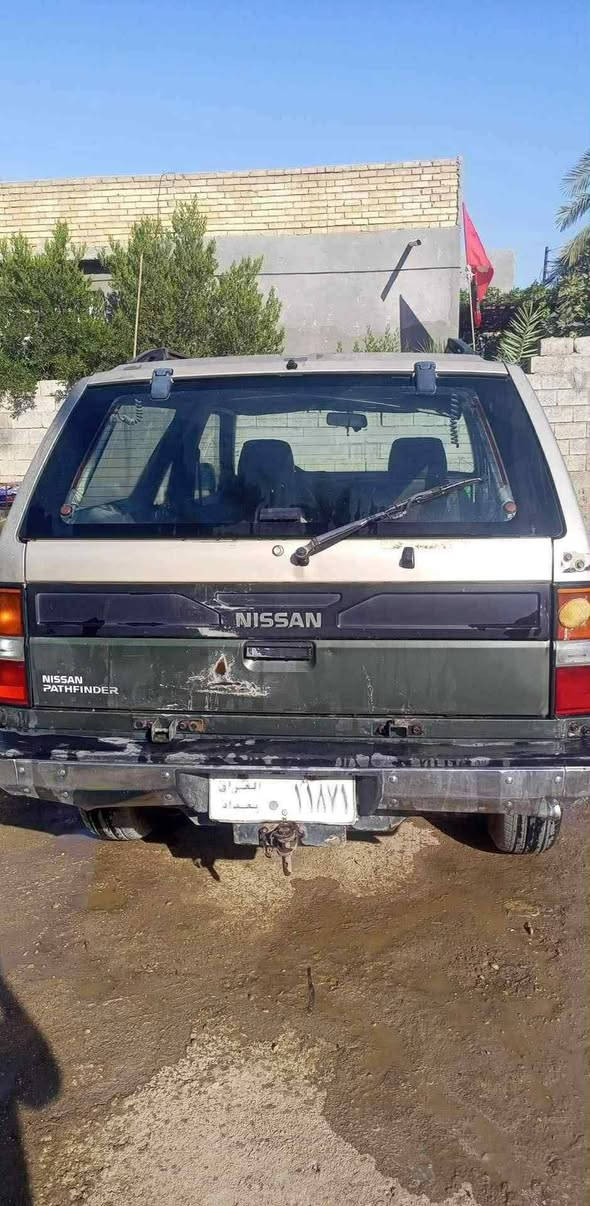 نيسان صالون 93 رقم بغداد للبيع 
***********
