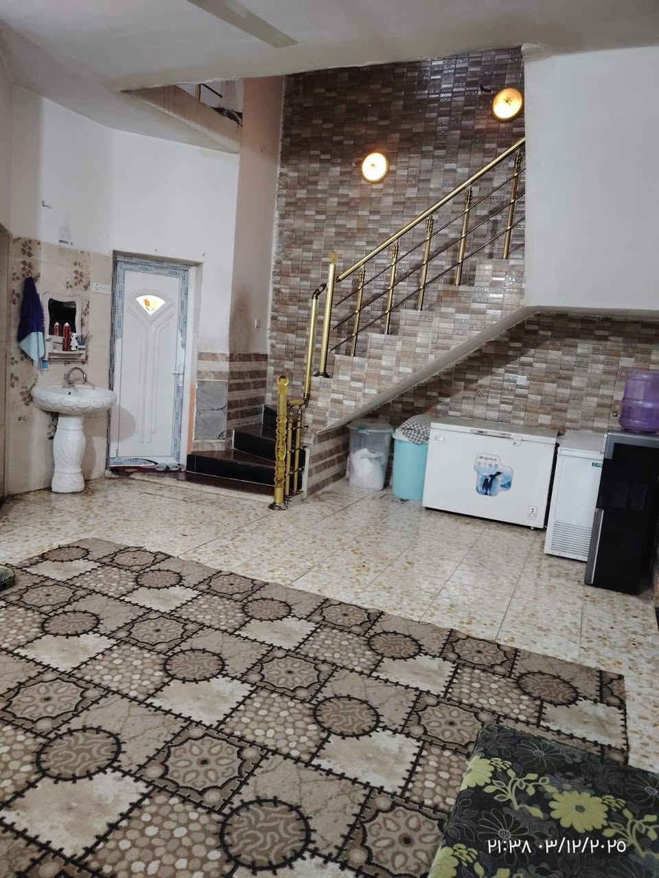 السلام عليكم ..
بيت للبيع مساحة 150 متر بناء حديث يحتوي على 4 غرف نوم استقبال..  صاله عدد 2 ..  مطبخ .. صحيات عدد 4 
العنوان قضاء الحر / الحي العسكري رابع بيت عن الشارع العام  
للاستفسار ***********
