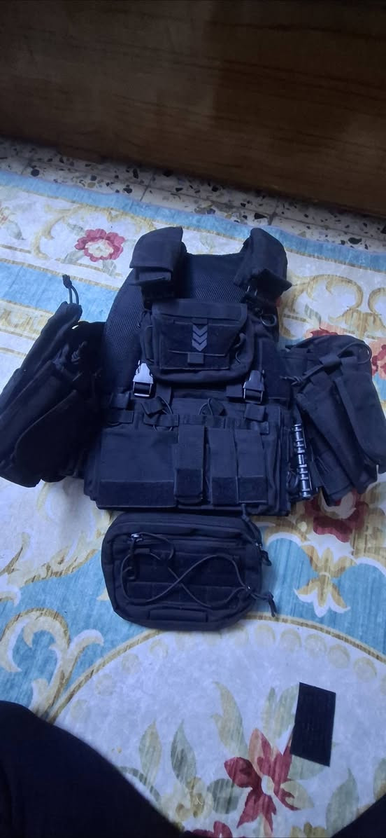 سلام عليكم
جعبه عسكريه لون اسود كلش اصليه ومضبوطه 
نضام اقفال بلجتف وبلصفايح ومجمبزه كلها 
جنط بلصفاح وجنطه بلضهر كبيره وجنطتين اماميه 

السعر والشراء بلخلص وبخدمتكم


**إذا كنت صاحب هذا الإعلان وتريد حذفه لأي سبب، رجاءا أرسل رسالة إلى الدعم الفني**