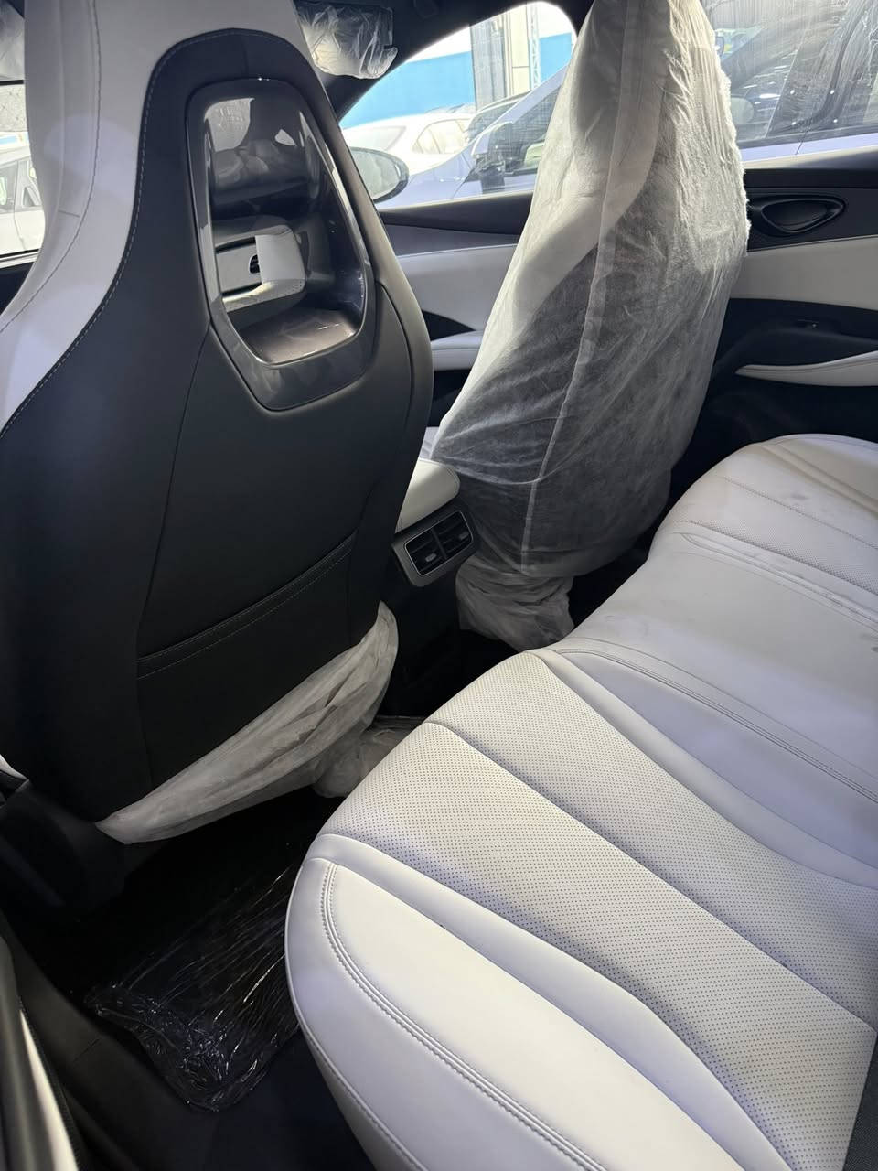 BYD سيل 6 – زيرو   
BYD Seal 6 – Zero2025
      

‎✅ المواصفات :

📆 الموديل: 2025
🚘 الممشى: زيرو كم
‎⚙️ المحرك: 4 سلندر – 1500 سي سي تنفس طبيعي
🛞 الويل: 17 إنج
🌍 الوارد: صيني
🛡️ الحالة: مكفولة
• قير أوتوماتيك
• نظام اقتصادي عملي
• شاشة وسطية تاتش
• Apple CarPlay & Android Auto
• Bluetooth / USB
• كامرات عدد:5
• حساسات خلفية
• تحكم ستيرن
• مثبت سرعة
• تكييف أوتوماتيك
• زجاج كهرباء
• مرايا كهرباء
• أنوار LED أمامية وخلفية
• لايتات نهارية DRL
• نظام الثبات الإلكتروني ESP
• مانع الانزلاق
• مساعد صعود المرتفعات
• مساعد نزول المنحدرات
• قفل مركزي + إنذار
• جنوط ألمنيوم 17 إنج
☎️***********

#للبيع #سيارات_للبيع #سيارات #بغداد_سيل
