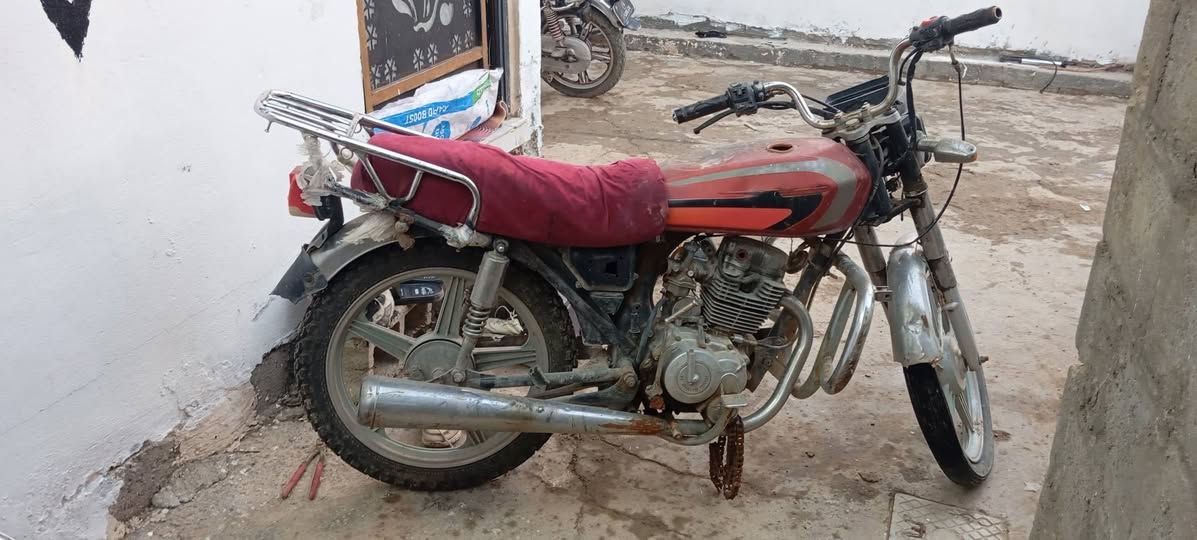 سلام عليكم للبيع دراجه جني نقصهه بس زنجيل وجوب امامي سعرهه 200 ،***********
