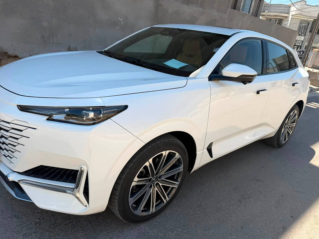 السلام عليكم
شانجان يوني كي ٢٠٢٥

Changan Uni K 2025

ماشية 23600km

محرك 2000cc Turbo
كرير 8 نمر

السيارة رقم بغداد مكفوله عدا شخط بسيط بالباب خلف السائق موضع بالصور

مواصفات اليوني كي المعروفه

بصمه تشغيل وابواب وتشغيل عن بعد

ترحيب ابواب مع خاصية قفل وفتح السياره عن الاقتراب او الابتعاد دون الحاجه لاستخدم البصمه

5 كاميرات

كاميرا بالزجاج الخلفي تعرض على شاشه السياره

بانوراما

هاند بريك كهرباء

حساس خلفي امامي

رادار خلفي امامي جانبي ( النقطه العمياء ) والرادار الامامي تفاعلي مع خاصيه قيادة شبه ذاتيه

تدفئه تبريد بالكشنات الامامية

الكشنات الامام كهرباء مع خاصيه خزن بكرسي السائق

اناره امامي فل LED 

ويل حجم 21

خاصيه خزن فيديو طوارى عند استخدام البريك المفاجئ

السياره بكربلاء الهندية

السعر 36 مليون

للتواصل ***********
