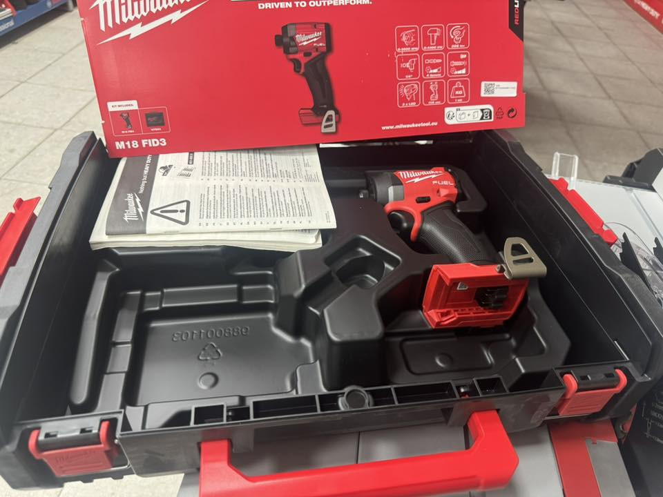 امريكي الاصلي جديد ابد ممستخدم بدون شاحنه قفل 220 الف
***********
