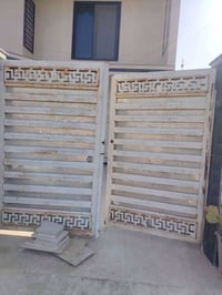 باب مستخدم للبيع ب٢٠٠ عرض ٢ونص 07722896062