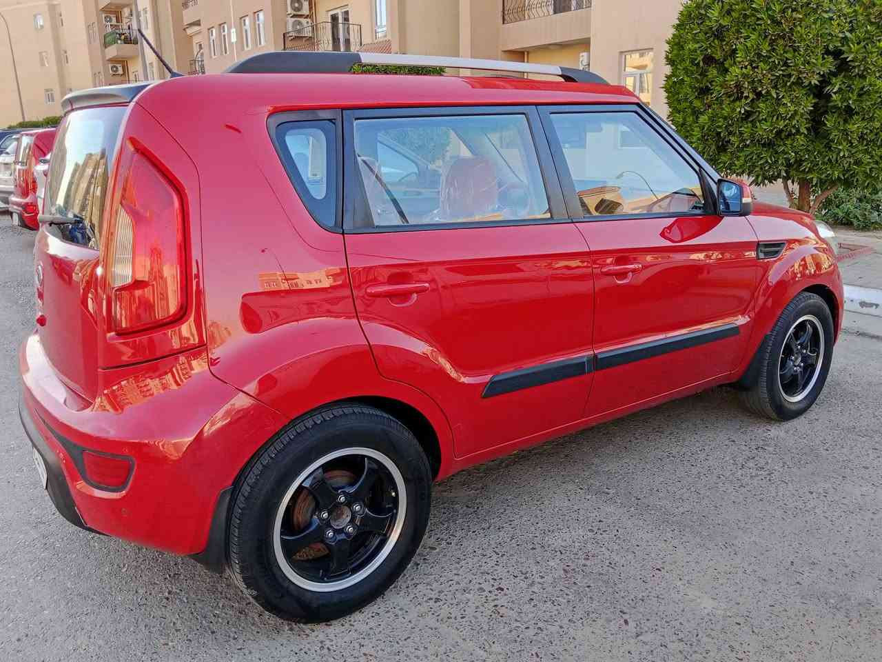 السلام عليكم  للبيع كيا صول 2013 خليجي  محرك 1600 دوش كير محرك كفاله مواصفات حلوه سلايد روف تبريد بيانو لمس داخل احمر بلون السياره بلاد مري جانبيه شفط حساسات خلفي سياره حلوه  وجاهزه بيها صبغ جاملغ الأمامي الأيسر والبنيد فقط صبغ بدون ضرر بسبب الشخوط تخم تاير جديد رقم بغداد  تحويل ثاني يومم
مكانها بغداد الكرخ *********** واني بالخدمه
