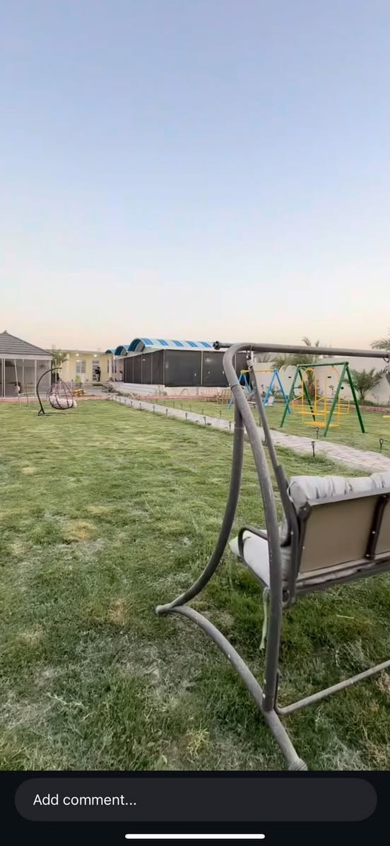 السلام عليكم
مزرعة سياحية للبيع مساحة 2000 متر سند 25 
تحوي على : 
بناء مساحة 250 متر 
اثاث و سبالت 
مسبح 
حديقة امامية و خلفية 
مولدة 

الموقع : قرية علي حمد قرب التاجي 

للإستفسار و التواصل على واتساب ***********
