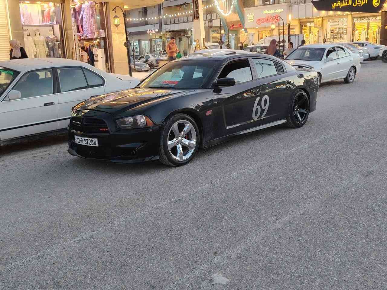 للمراوس حسب القناعه
السلام عليكم جارجر فول مواصفات 
2013 فول مواصفات رقم بغداد الجديد
محرك 5700
سلايد 
دخول ذكي بصمه 
حساسات 
رادار جانبي وامامي 
مري قلاب 
كلاص تدفئه تبريد 
شاشه كبيره 
كير عصه✈️
تحكم ستيرن 
نضام ميزانيه 
نضام تحديد مسار 
لايت زنون فول 
كير ✈️
محرك ✈️
تبريد ثلج❄️ 
سياره ناعمه ونصبتهه تخبل 
وباقي مواصفاتهه معروفه 
السياره حادثهه جاملغ وبنيد امبدل اصلي  
مكان السياره سامراء
استفسار ***********
