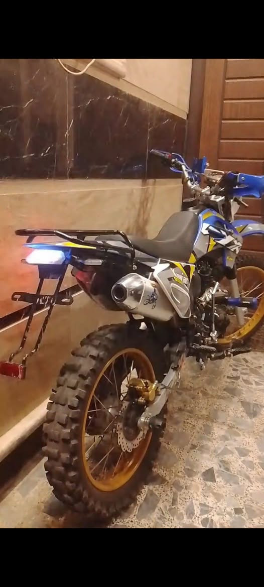 دراجه قفاز كاوير موديل 25 مكينه 250 دراجه نضيفه بمعنى الكلمه صالي شهر وعشر تيام تقريبا مطلعه من معرض علي جمعه تجي تفحص وتشوف بعينك دراجه وصيته اجتني سكيبه رقمي للتواصل *********** مكاني الاعضميه سعر مليون وسبعميه
