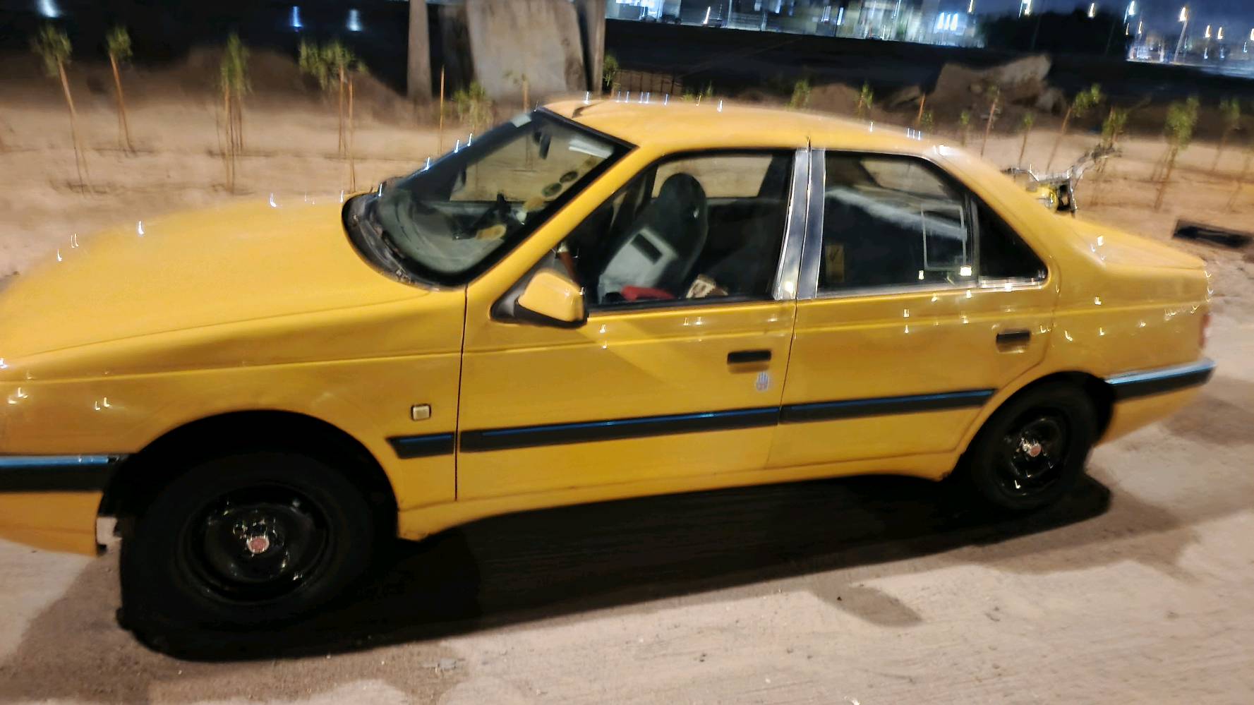 سياره بيجو 405 سياره كفاله من ضربه ومن تعمير    كير كفاله. مكينه ستوا بادي بيه تبخير  تبريد شغال  حداديه تخم تاير كهربايت كله شغاله رقم السياره نجف 
سنويه منتهي  بس اذا بيع يخذ مني الشراي مصفر كلشي هيه وغرمات  بكان سياره بصره ***********