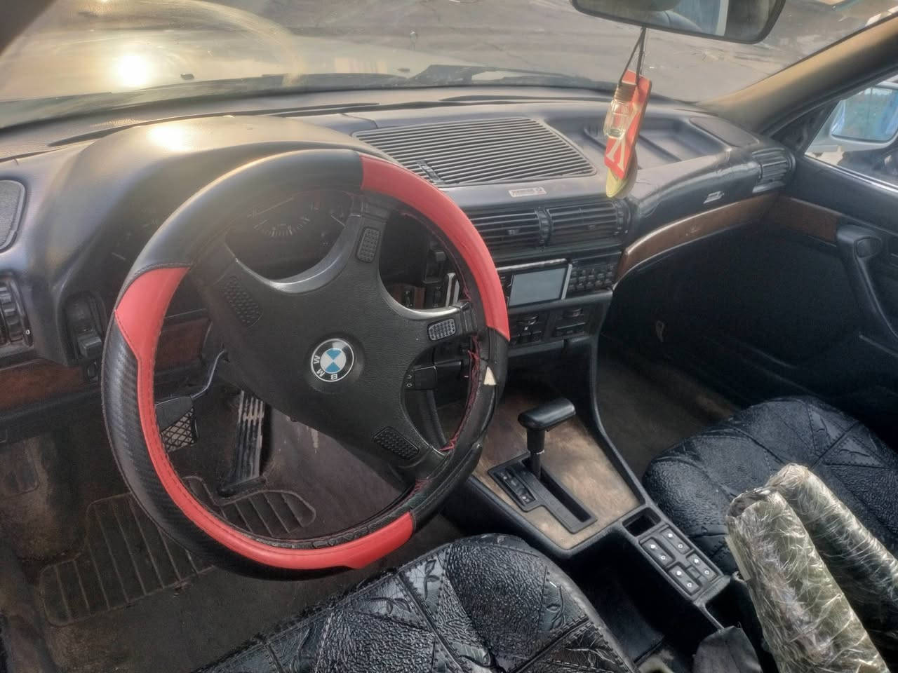 BMW 735رقم بغداد انكليزي غرفه جلد سياره جاهزه 
***********
