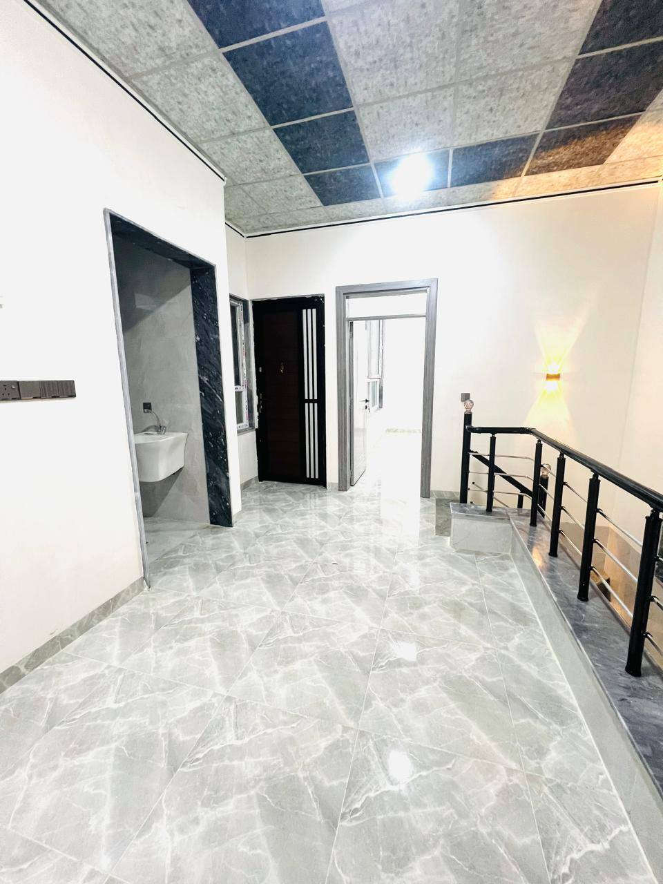 ‎دار للبيع في حي الملايين الاولى قرب جامع الصواف
‎المساحة:150م  | الواجهة:7.5

‎🔹 الطابق الأول: استقبال + هول + مطبخ + غرفتين نوم / صحيات داخليه وخارجيه 

‎🔹 الطابق الثاني: 3 غرف نوم  مع احد الغرف سويت + هول + صحيات

‎تسليم البيت فوري 🔸نظام البيت سبالت +دكتات +كاميرات

صنف الأرض مللك صرف 
الاستفسار 
***********ابو رعد
*********** ابو عمر
*********** رعد بيغمبرلي
