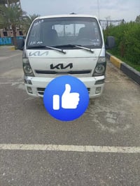 عندي سياره كيا حمل اريد ابيعها مابيها كل عيب بيها بس ضرب من كدام السعر...