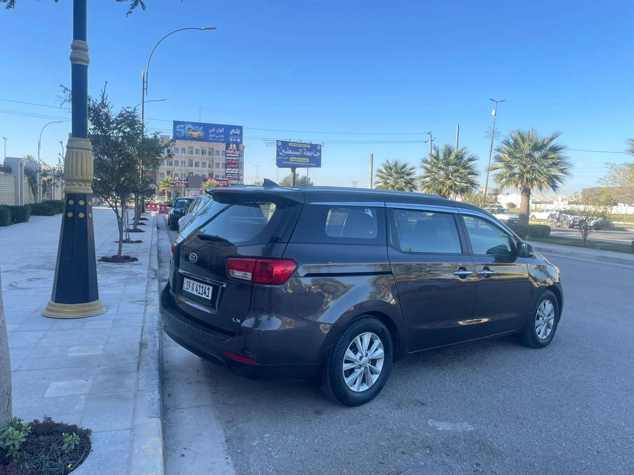 اسلام عليكم للبيع كيا سيدونا 
موديل 2016 وارد أمريكي صور الحادث مرفقه بلمنشور 
السيارة جديدة وجاهزة من كلشي رقم كربلاء انكليزي دولي سنويه 2030 
المواصفات 
LX
6V
7راكب كشنات Vip 
3 قطع تبريد كامره دوارة 
كشنات قلاب +كهربائية  
بيبان كهرباء + جنطه كهرباء 
اشاير مري + شفط 
حساسات امامي خلفي 
كامره اماميه + خلفيه 
شاشه  
بعد بيها اهوي مواصفات 
السيارة جديدة وجاهزة من كير محرك تخم تاير تبريد حداديه كله جديد  
السعر 165 وبيها مجال بسيط 
الاستفسار أكثر اتصل // ***********
عنوان السياره كربلاء المقدسة اخون مكلف بنشر بيع فقط
