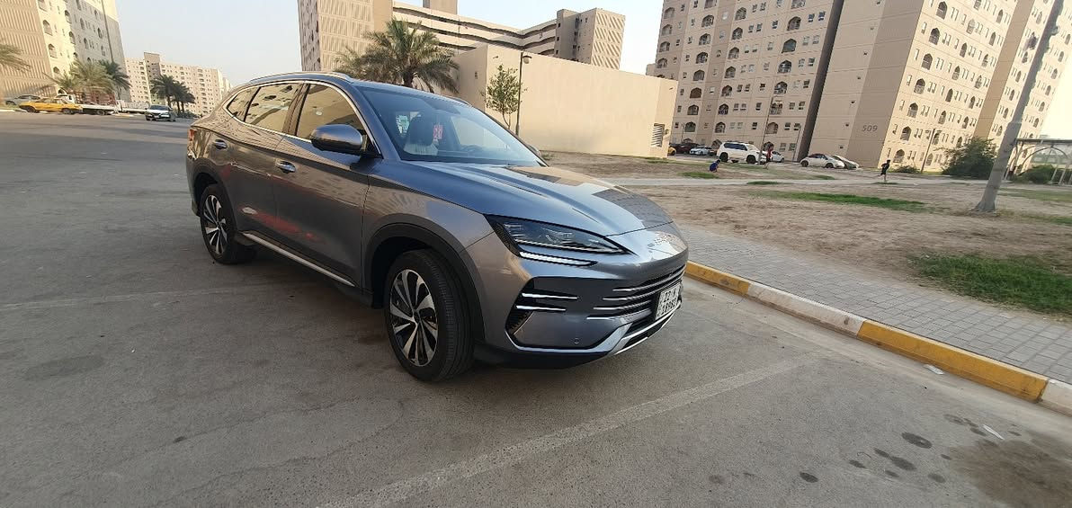 BYD سونج بلاص خليجي وكالة شركة NAT للبيع 
مرقم اربيل وجاهز
وارد خليجي شركة بي واي دي اربيل 
ليبل من المصنع مكتوب مصنعة خصيصا ضمن مواصفات GSO يعني مواصفات دول الخليج العربي 
اللون رصاصي 
مرقمة وجاهزة اربيل 
محرك 1500 تيربو جارجر  dmi 
دفع امامي FWD
ضمان السيارة ٦ سنوات او 150 الف km 
ضمان البطارية 8 سنوات او 200 الف km 
سبير موجود 
بانوراما 
كامرات  360 درجة 
رادارات 
حساسات أمامي خلفي 
مخرج الشاحن type 2 
تمشي بالشحن 90 km فعلي 
كرسي السائق كهرباء 
نظام السيستم عربي أوامر صوتية كلها بالعربي 
بصمتين وكارت 
دخول ذكي 
كل المواصفات بيها
السعر 33 مليون 
شرط تحويل مباشر 
للمعلومات
 00905616145162  واتساب فقط 
اتصال
***********
ملاحظة 
اخوان سعر السيارة بالشركة 32 مليون 
والرقم 2.250 مليون يصير سعرها من الشركة 34.250 مليون
