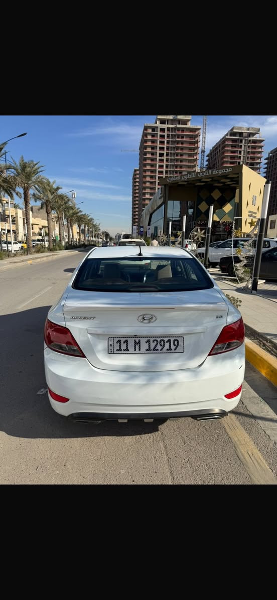 السلام عليكم اكسنت للبيع موديل ٢٠١٥ والسياره فول مواصفات والسعر ١١٠ ورقه وبيها مجال ومكان السياره اليرموك الاربع شوارع للاتصال ***********
