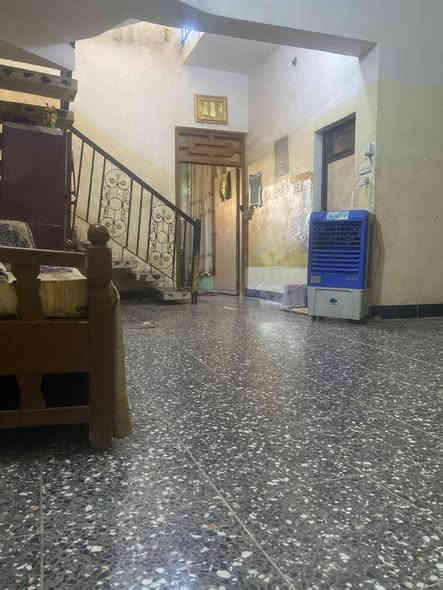 السلام عليكم يعلن مكتب الكوخ للعقار عن بيع دار في حي الغدير الأولى
المساحه 100م
الواجها 5م
النزال 20
السعر 67 قابل للتفاوض للإستفسار مراجعة مكتب الكوخ او الاتصال على الأرقام التاليه
***********
***********
