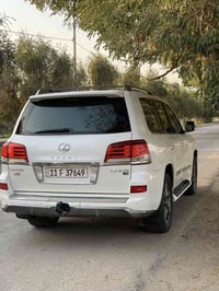 لكزس LX 570 • ٢٠١٣ • رقم بغداد