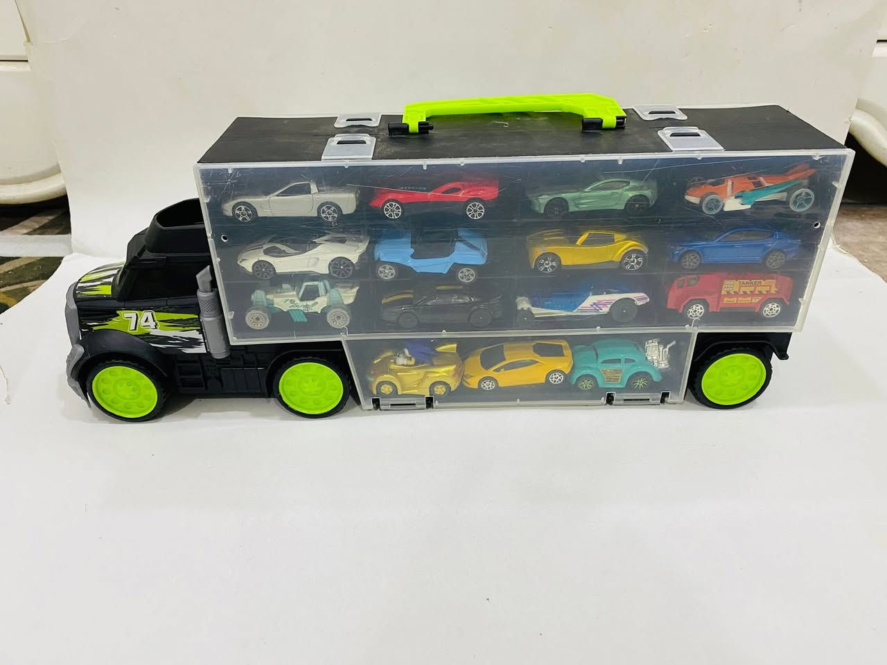 متوفر 
سيارات حديد حجم ١:٦٤
حاملة سيارات بلاستك كبيرة تحمل ٣٠ سياره حديد
بوكس بلاستك كبير يحمل ٢٢ سيارة حديد
استفسار عالخاص
متوفر توصيل


**إذا كنت صاحب هذا الإعلان وتريد حذفه لأي سبب، رجاءا أرسل رسالة إلى الدعم الفني**