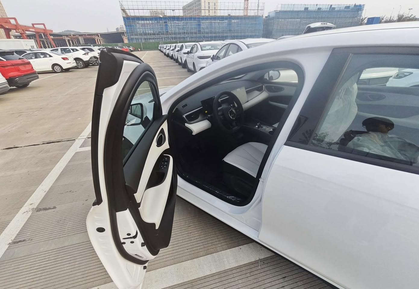 🔥 🔥 
BYD SEAL 05 
بی وای دی سێل ٠٥ ویل کرۆم
‎‏‎مۆدێل ٢٠٢٥ مکینە ١.٥ ‎سفر کیلۆمەتر
‎ ‏‎شحن+کارەبا+بەنزین
‎٢١٠٠ کیلۆمەتر بە تەنها یەک تەنکی بەنزین 

‎‏‎مواصفات ناو کرێمی ، شغال، بەصمە، کارت، شاشە و کامێرا،حساس، برێک بصمە و ئۆتۆ هۆڵد، تبرید مرکزی، سوکان ڤۆلیۆم، ویلکپ ١٦، ئیشارەتی سەر ئاوێنە، تبرید مرکزی، لایت زینۆن، بەگلایت لید، گێچ ئەلەکترۆنی،درایڤ مۆد، دوگمەی خلیسکان، ئەی بی ئێس، ٨ ئەیرباگ.

ویل کرۆم و ویل عادی بەردەستە

‎کێبڵ شحنی بیلادی وگاعیە و کارد و فڵچەو و پەمپی هەواو و جیهازی پەنچەری لەگەڵە

***********☎️
