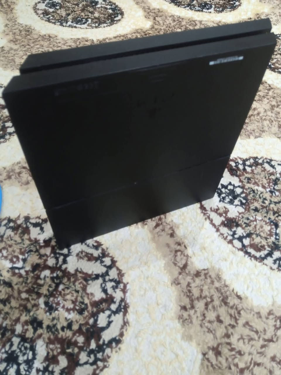 سلام عليكم 
_بلي فور فات اولاين. 

_ذاكره 500g. 

_كامل ملحقاته. 

_جوستكات 2مع كيبل شحن. 

_نضافه 80٪. 

_العاب (بيس)(وفيفا26)(modern warfare 2). 

_سعر 225وبي مجال. 
_او مراوس بلي فور مهكر. 

_مكان نجف حي نداء. 

_***********واتساب فقط. 

_*********** اتصال فقط.
