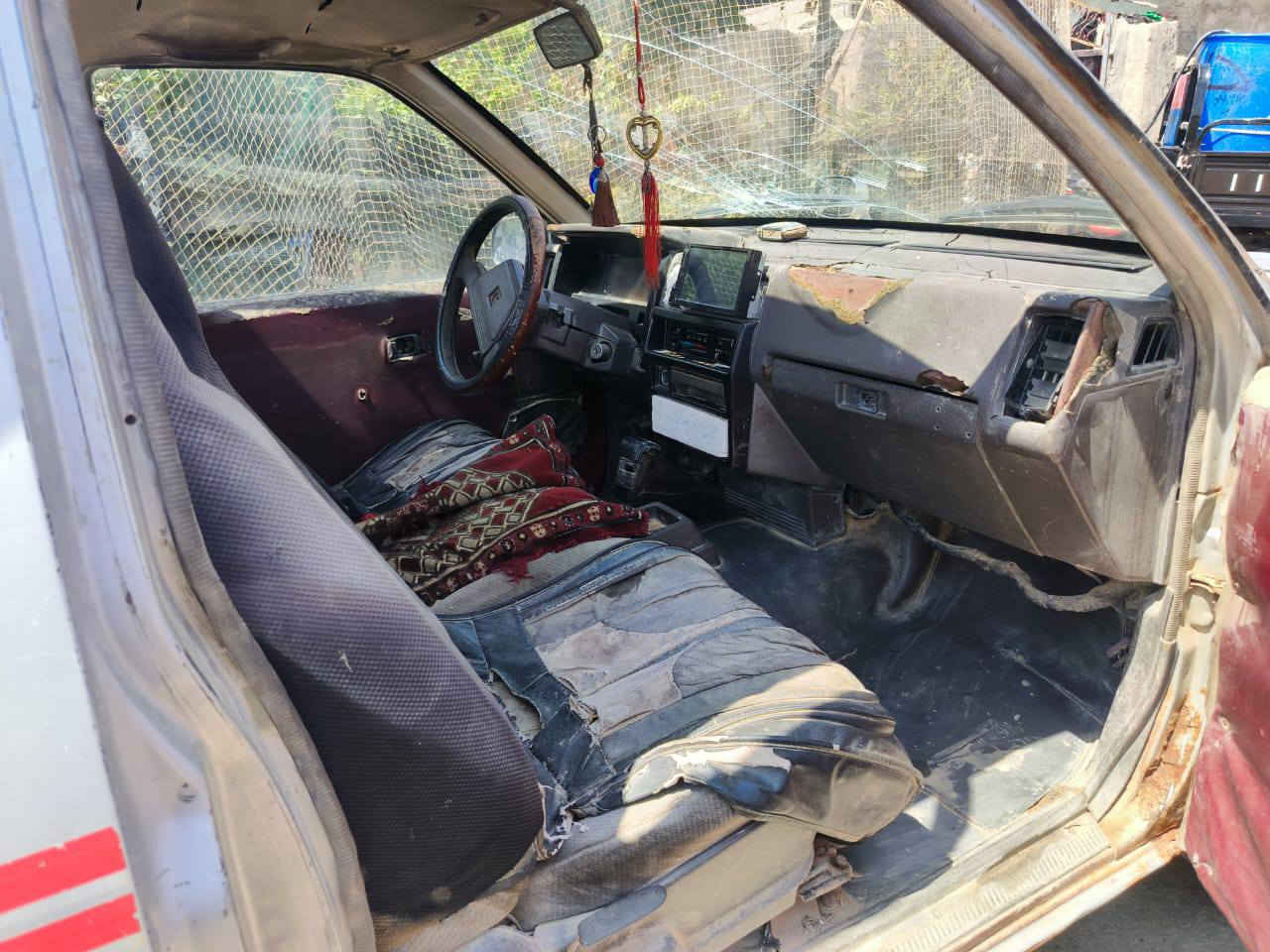 من رخصت مدير الكروب بيكم نيسان 5جنكال مكفول مكينةوكير وشاصي بلادية مامصبوغة موديل 91رقم واصط سعر32بيهة مجال ***********
