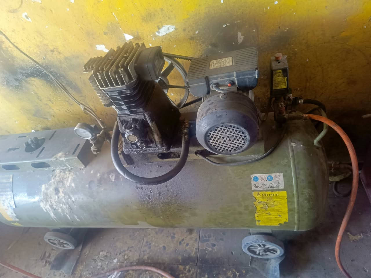 السلام عليكم
غراض محل كامل كلشي تعتازه موجود وكله شغال ع الفحص 
مكان نجف *********** واتساب موجود
