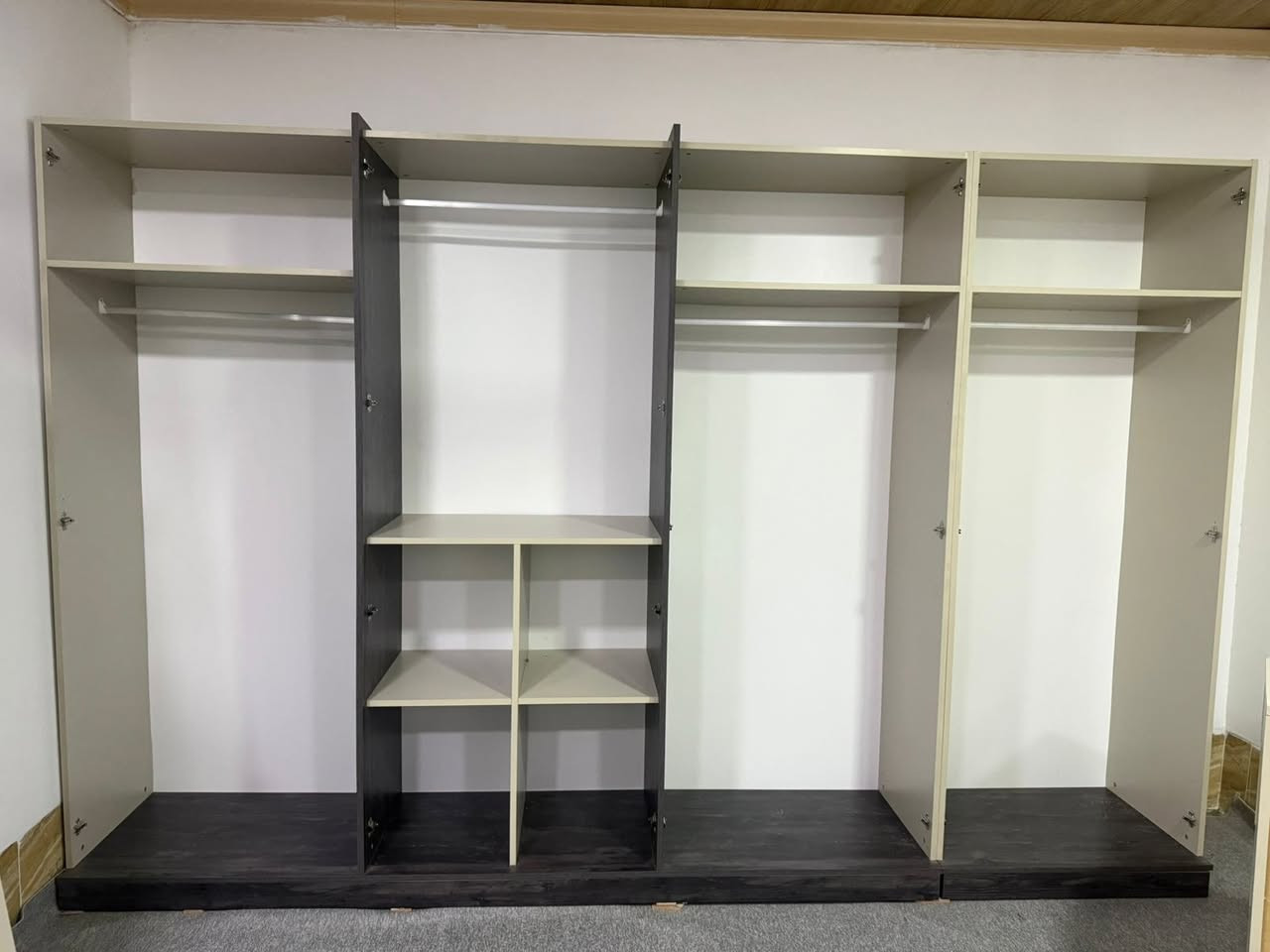 ژوری نوستنی زۆر زۆر تایبەت بە دوڕەنگی زۆر تایبەت تیکەڵ کراوە جوانترین ڕەنگی تیا بە کار هاتوە سپی لەگەڵ ڕە ساسی  9 پارچە یە کانتۆری 8 تاکە سیسەمی جەکە ئەوەنە نمونەیە ناتوانم  زۆر وەسفی کەم 
وەرە بی بینە ئەوکات ئەزانی ئەمە نوستنە کۆمێنتی بنوسە نرخو زانیاریت پێ دەگات 
*********** viber واتساپ
*********** viber واتساپ
*********** korek
ناونیشان سلێمانی کانی سپیکە
گەیاندنیشمان هەیە بۆ سەرجەم شارە کان
گۆڕینەوەش ئەکەم بە کەلوپە لی ناوماڵ 
ئە م نوستنە دو مانگە کڕدراوە واتە لۆکە
