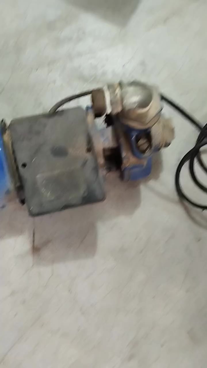 السلام عليكم 
جنط للبيع ودريل وتايرات تيوتة فورويل نضيفات كلش


**إذا كنت صاحب هذا الإعلان وتريد حذفه لأي سبب، رجاءا أرسل رسالة إلى الدعم الفني**