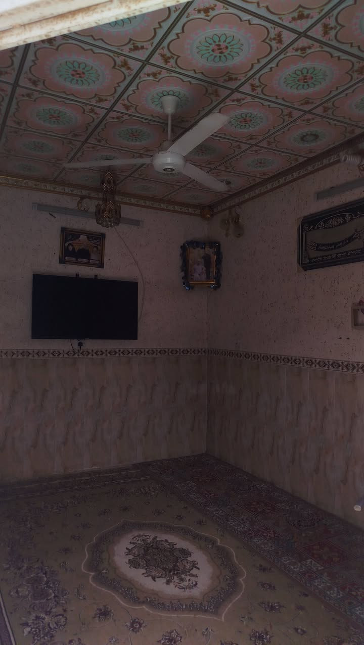 السلام عليكم
بيت للبيع الجربوعية الاولى قرب ابو علي البصراوي خلف الشارع العام 
البيت الواجهه ٥متر والنزال ٢٠متر يتكون من براني ومطبخ وصاله وغرفتين كونكريت مسلح تاريخ البناء 2016
***********
