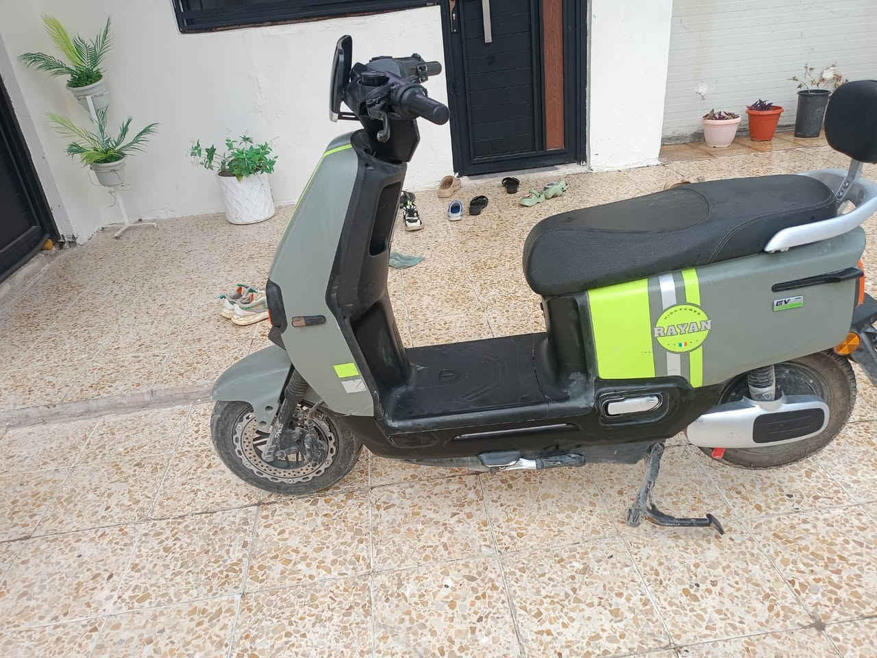 سلام عليكم 
دراجه شحن للبيع 
الريان تيسلا2025
السعر 850وبيها مجال 
6بطاريات دبل سويج وبصمه
كهربائيات كله شغاله 
***********
