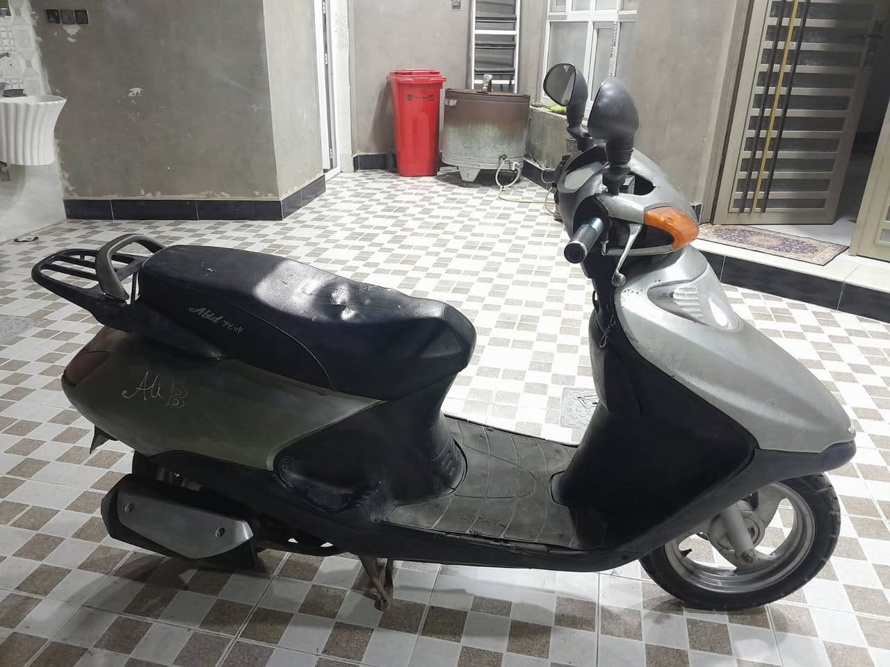 سبيسي ياباني مكينه خرسه كهربايات كله شغال سلف هندر السعر 375 وبيه مجال قليل موبايل *********** عنوان كوت انوار
