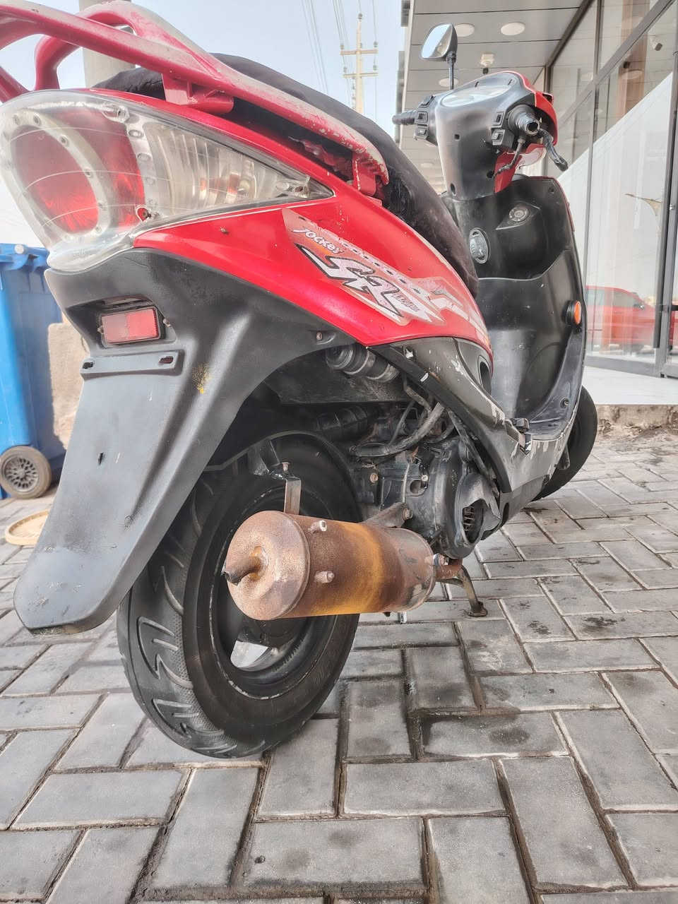 سلام عليكم عندي دراجه كامكو جي 4للبيع شوف عينك كلشي بيها اصلي المكينه تبخر سعر 350المكان البصره القبله رقم***********
